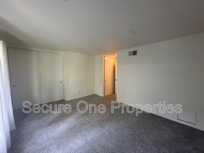 Building Photo - 491 Serento Cir