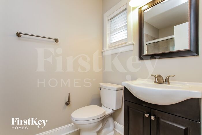 Building Photo - 240 Palaside Dr NE