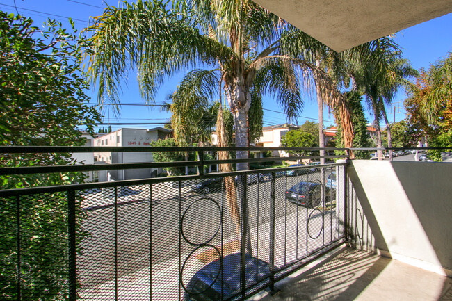 Building Photo - 1550 Saltair Ave, prime West LA location!