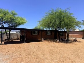 Building Photo - Three Bedroom/Two Bath Home