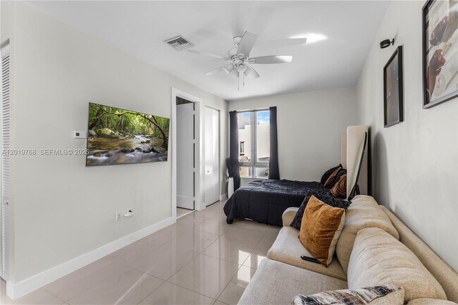Building Photo - 6440 NW 103rd Psge