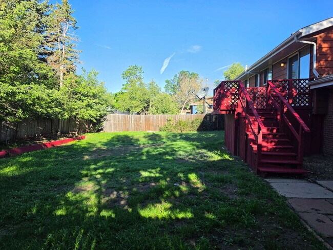 Building Photo - "Charming 3-Bed Retreat with Finished Basement & Cozy Fireplace in Aurora!"