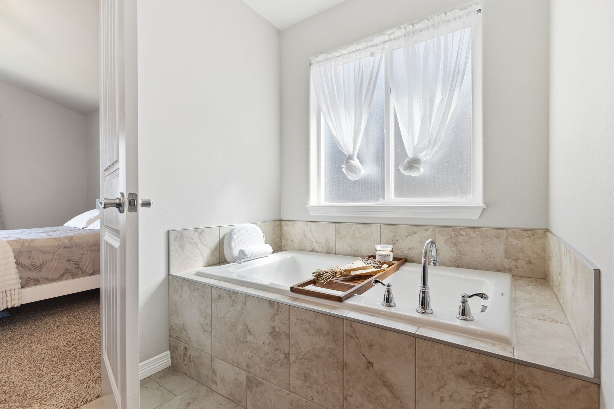 Building Photo - 10850 Matta Dr