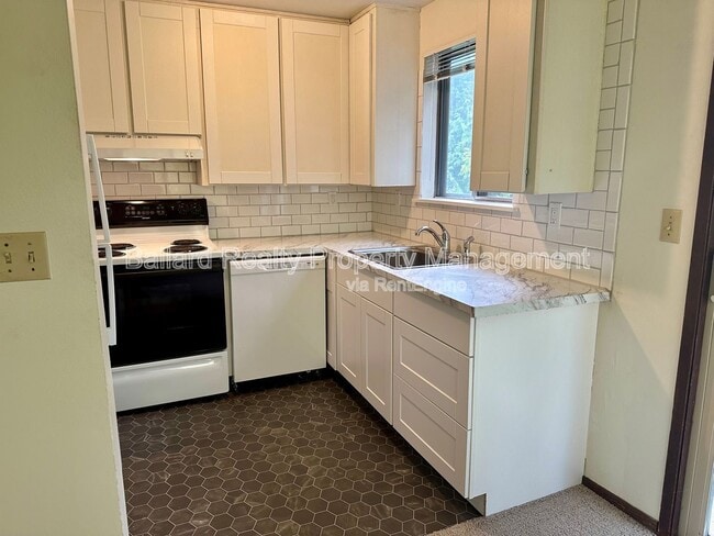 Building Photo - 2015 NW 62nd St