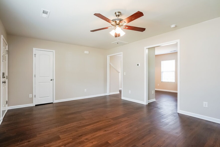 Building Photo - 1433 Tamarino Dr