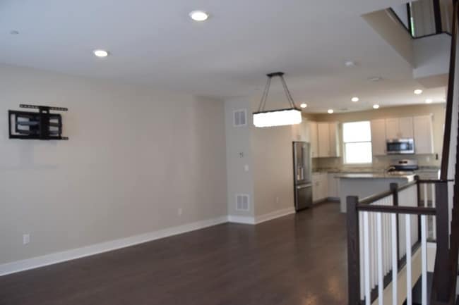 Building Photo - 1606 Parkview Ln