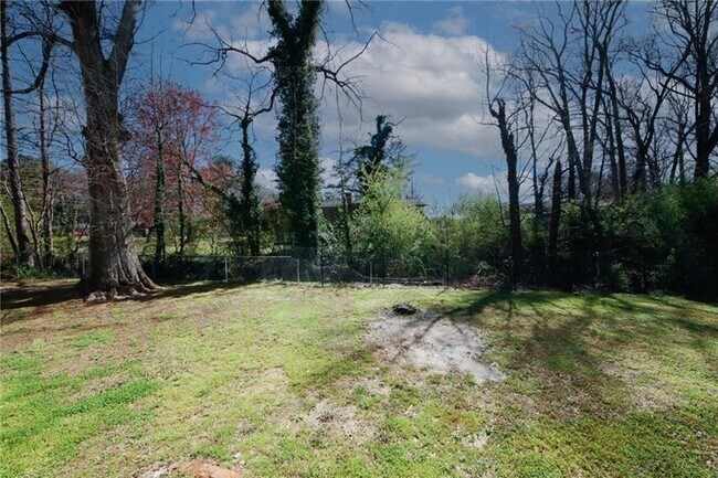 Building Photo - 1616 W Kellogg Cir