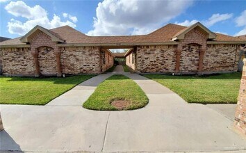 Building Photo - 16 E Quail St