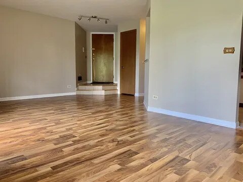 Building Photo - 1864 Fox Run Dr