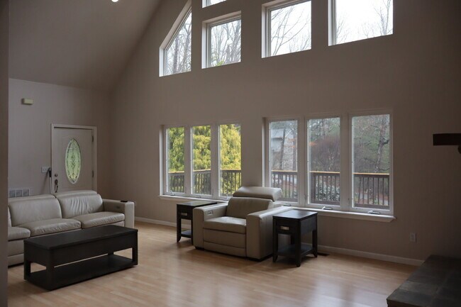 Building Photo - Expansive Mostly-Furnished Residence featuring 3 Bedrooms, a Completed Basement, and a Loft Space