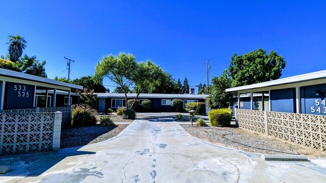 Building Photo - 543 W Tulare Ave