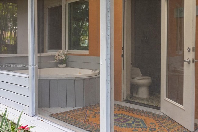 Building Photo - 750 NE 120th St