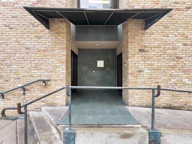 Building Photo - 411 Brazos St