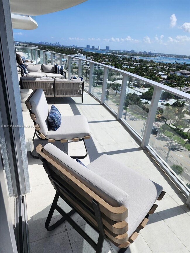 Building Photo - 3100 N Ocean Dr