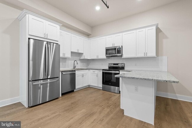 Building Photo - 30 W Broad St