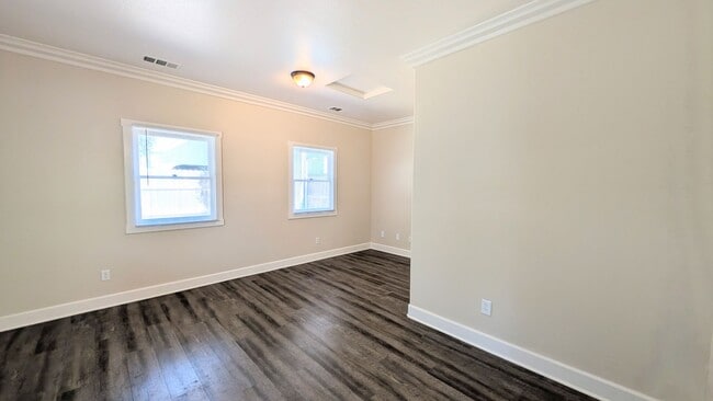 Building Photo - 417 11th St