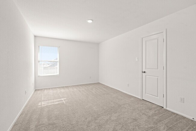 Building Photo - 5026 Lavaridge Dr