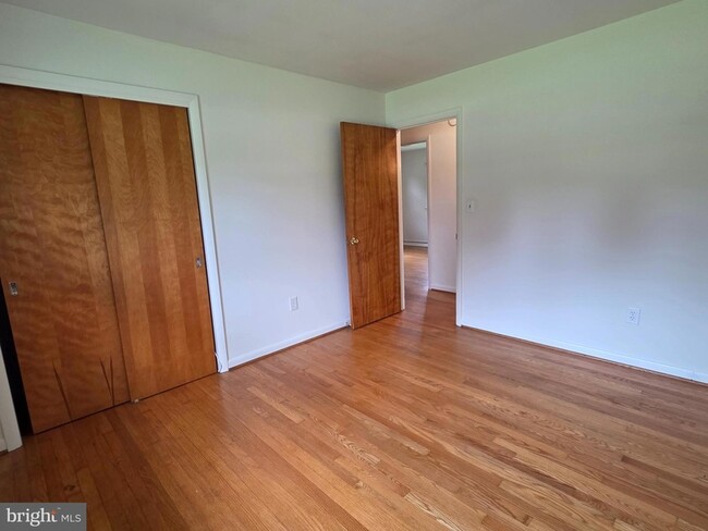 Building Photo - 25020 Oak Dr