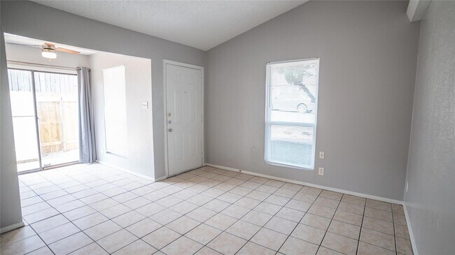Building Photo - 3003 Parker Ln