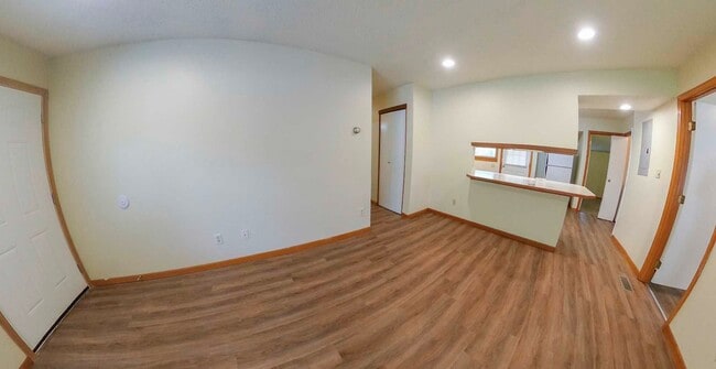 Building Photo - 3D Tour Available - 3 Blocks from Campus + Fenced-in Yard + Washer & Dryer! Available June 13th!