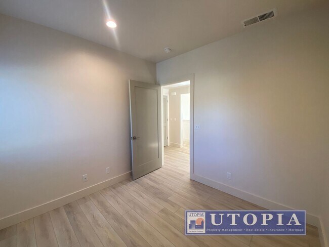 Building Photo - Newly Built 3Bd/2Ba Townhouse Style Home w...