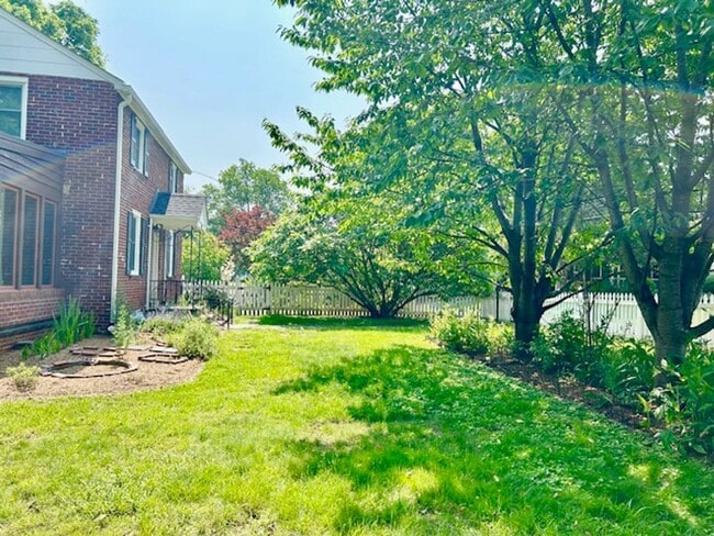 Building Photo - 4523 Gladwyne Dr