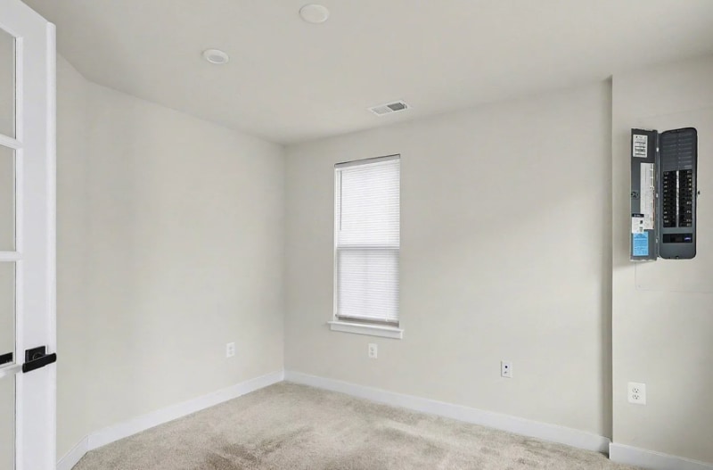 Building Photo - 6118 Northwest Dr