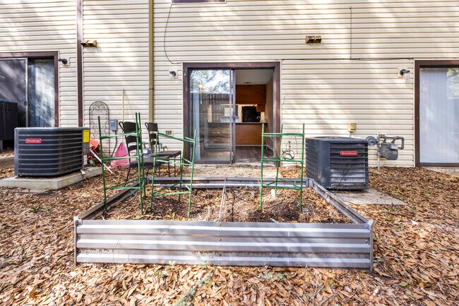 Building Photo - 205 Marquette St