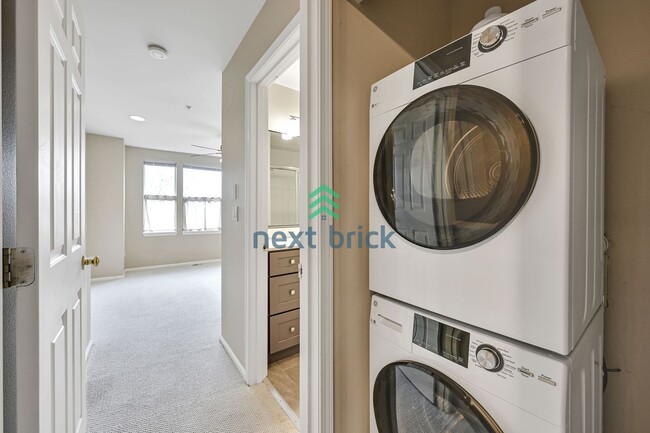 Building Photo - Beautiful 2 bed & 2.5 bath for rent