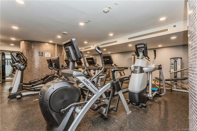 Building Photo - 10 City Pl