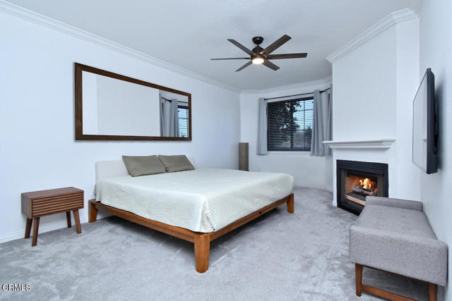 Building Photo - 5534 Encino Ave