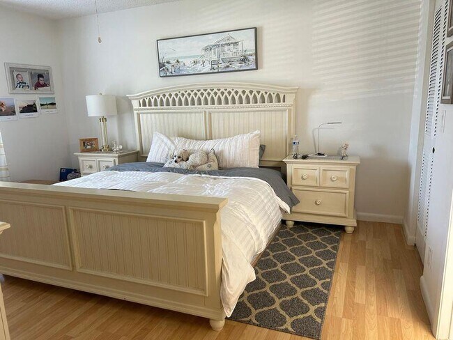 Building Photo - 825 Sky Pine Way