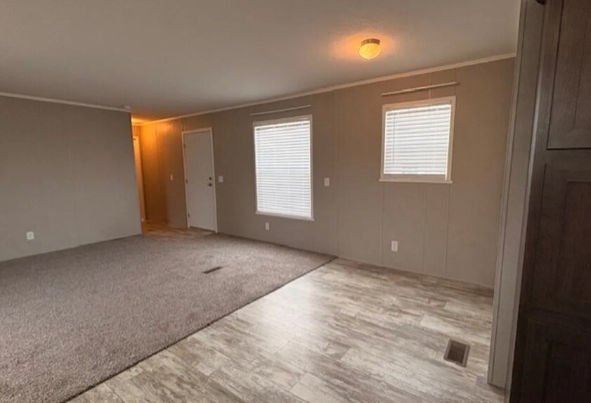 Building Photo - 180 W Orleans Ct