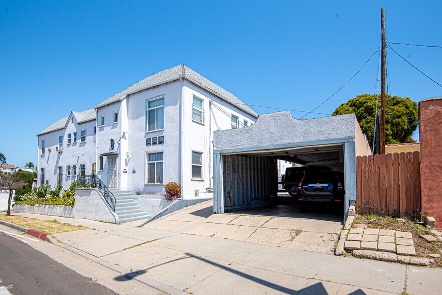 Building Photo - 4915 San Vicente Blvd