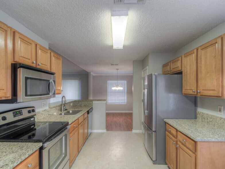 Building Photo - 552 Sparrow Branch Cir