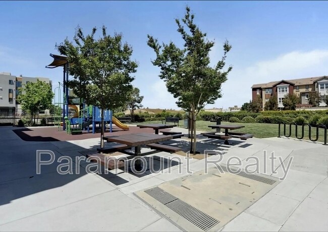 Building Photo - 1997 Lee Way