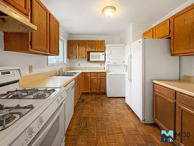 Building Photo - $0 DEPOSIT OPTION!!! CHARMING 3 BED/1 BATH RANCH IN VIRGINIA VILLAGE: HARDWOOD FLOORS, SPACIOUS L...