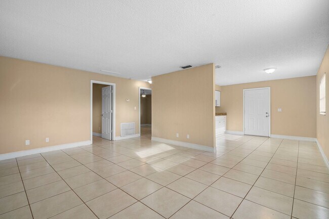 Building Photo - 5537-5539 10th Ave