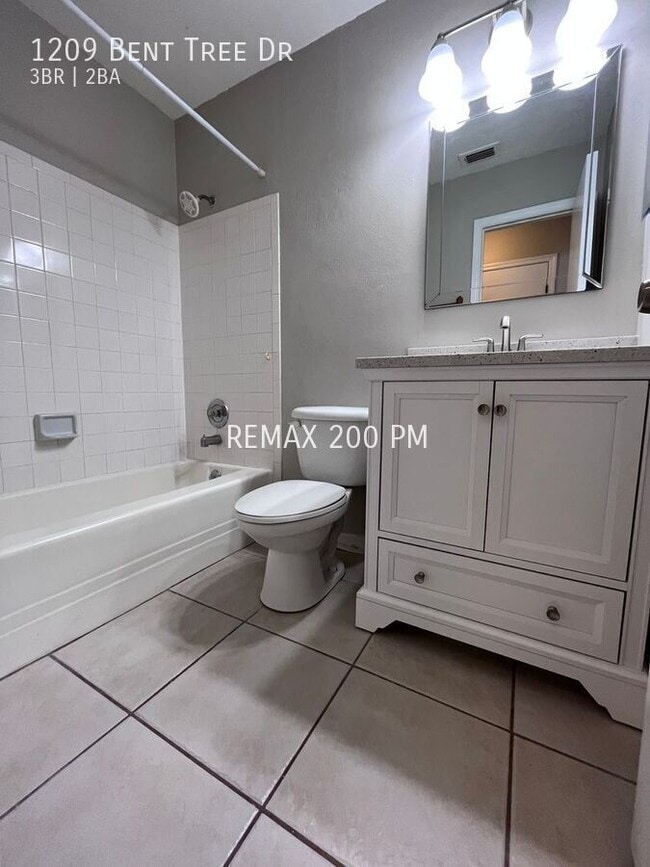 Building Photo - 1209 Bent Tree Dr