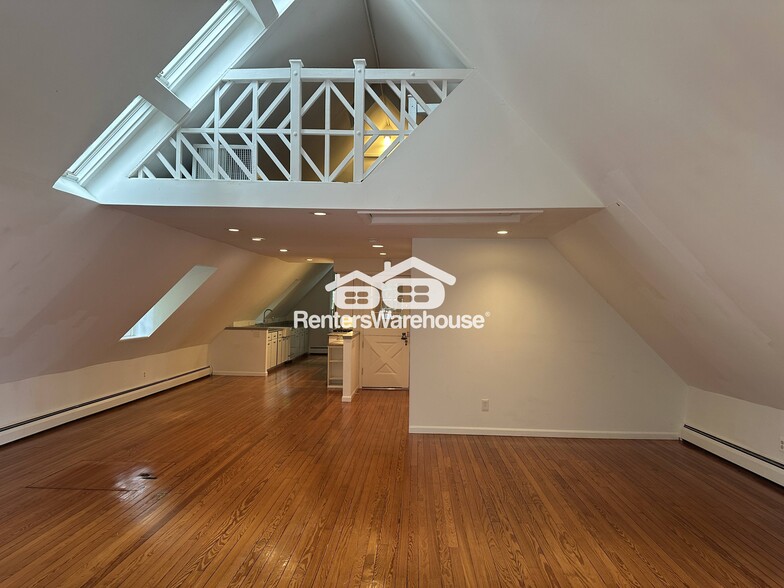 Building Photo - 6616 N Charles St