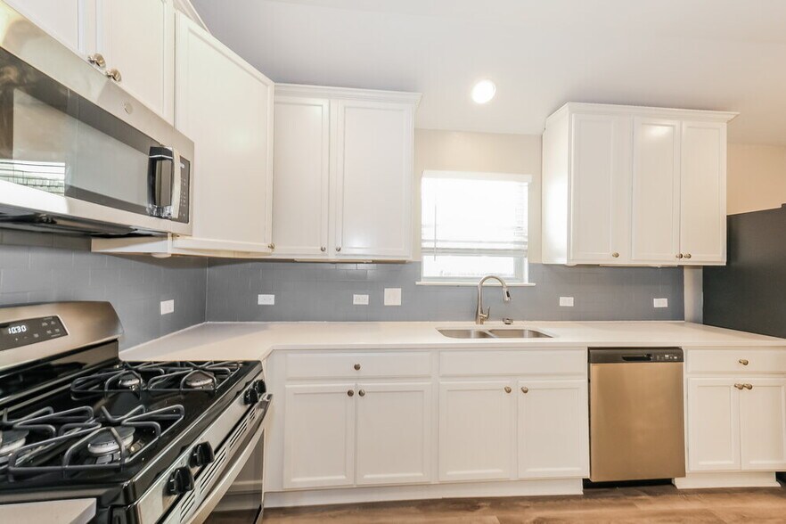 Building Photo - 232 Strawberry Blonde Dr