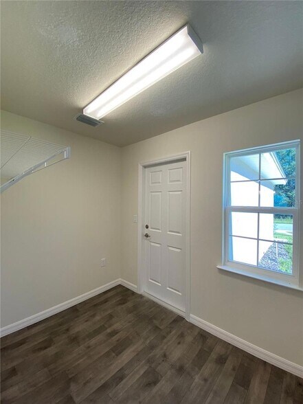 Building Photo - 8190 N Wakefield Dr