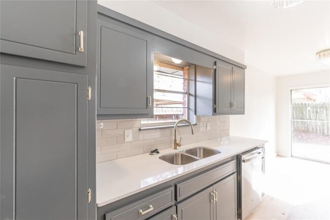 Building Photo - 5124 NW 19th Terrace