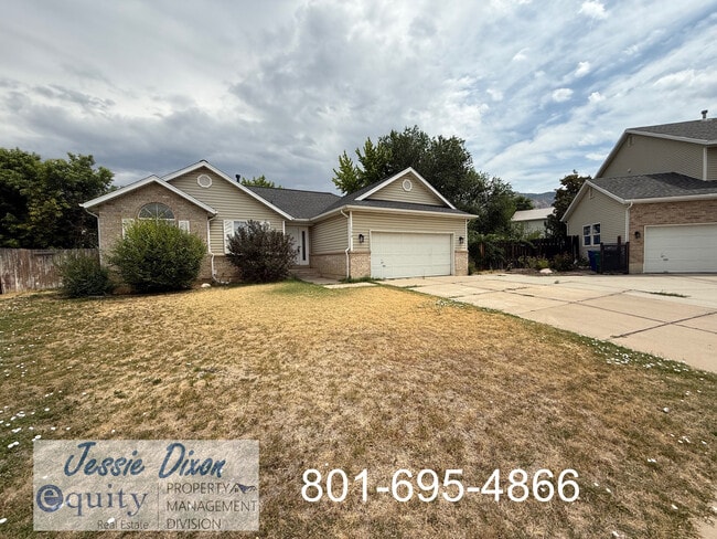 Building Photo - 108 W Oaks Dr