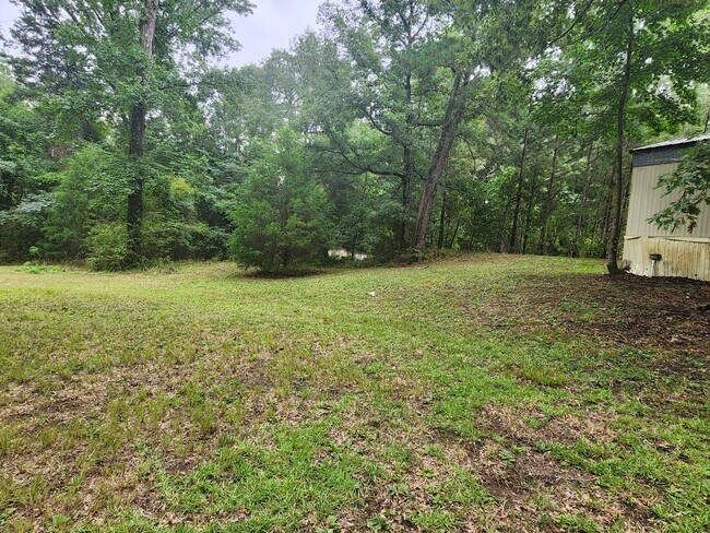 Building Photo - 7900 Eastview Dr