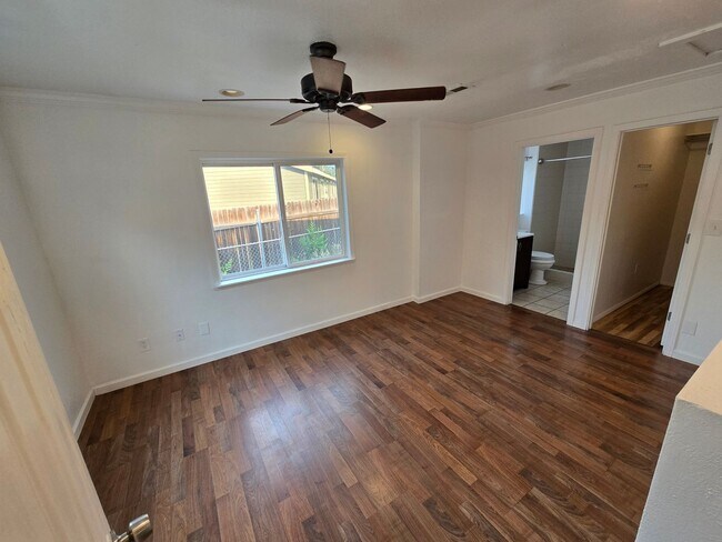 Building Photo - West-Flagstaff 4bd/2ba House Near NAU & CCC -Students & Pets OK!! Avail. July 10th!