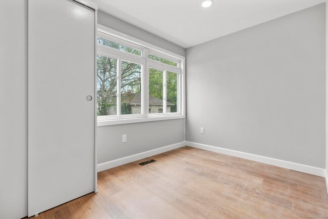 Building Photo - 389 Highland Ave
