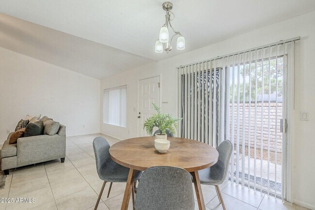 Building Photo - 16 W Loma Vista Dr