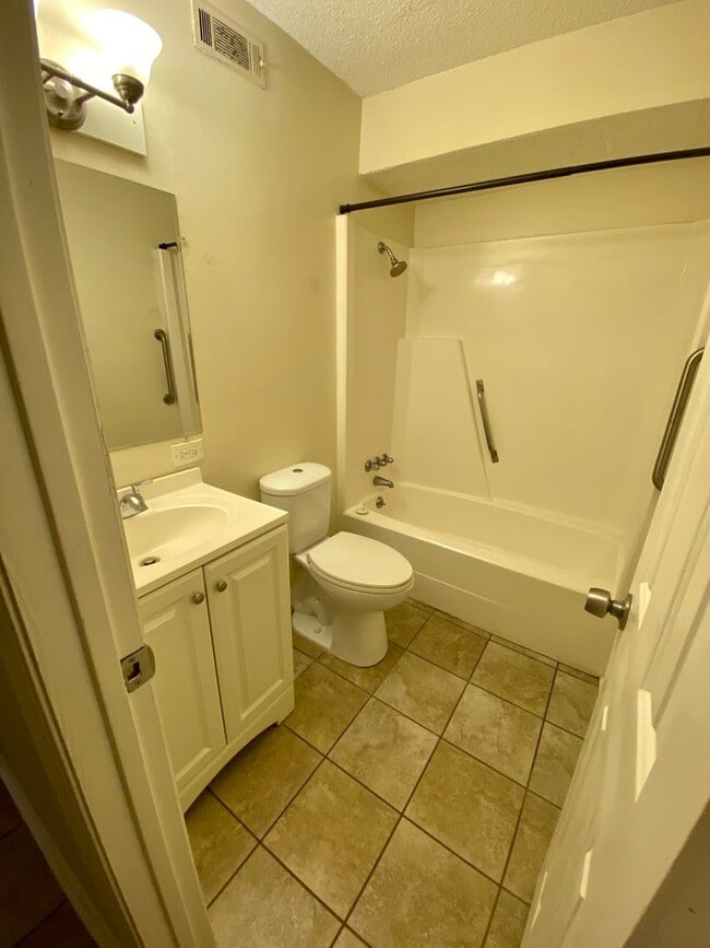 Building Photo - SUPER CUTE! 1st Floor 1 Bedroom/ 1 Bath Condo in Garden City! Close to the beach!