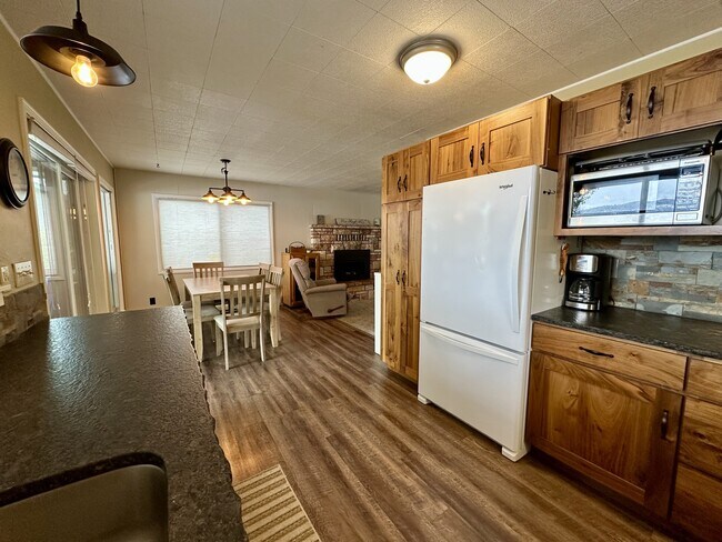 Building Photo - 5675 York Rd